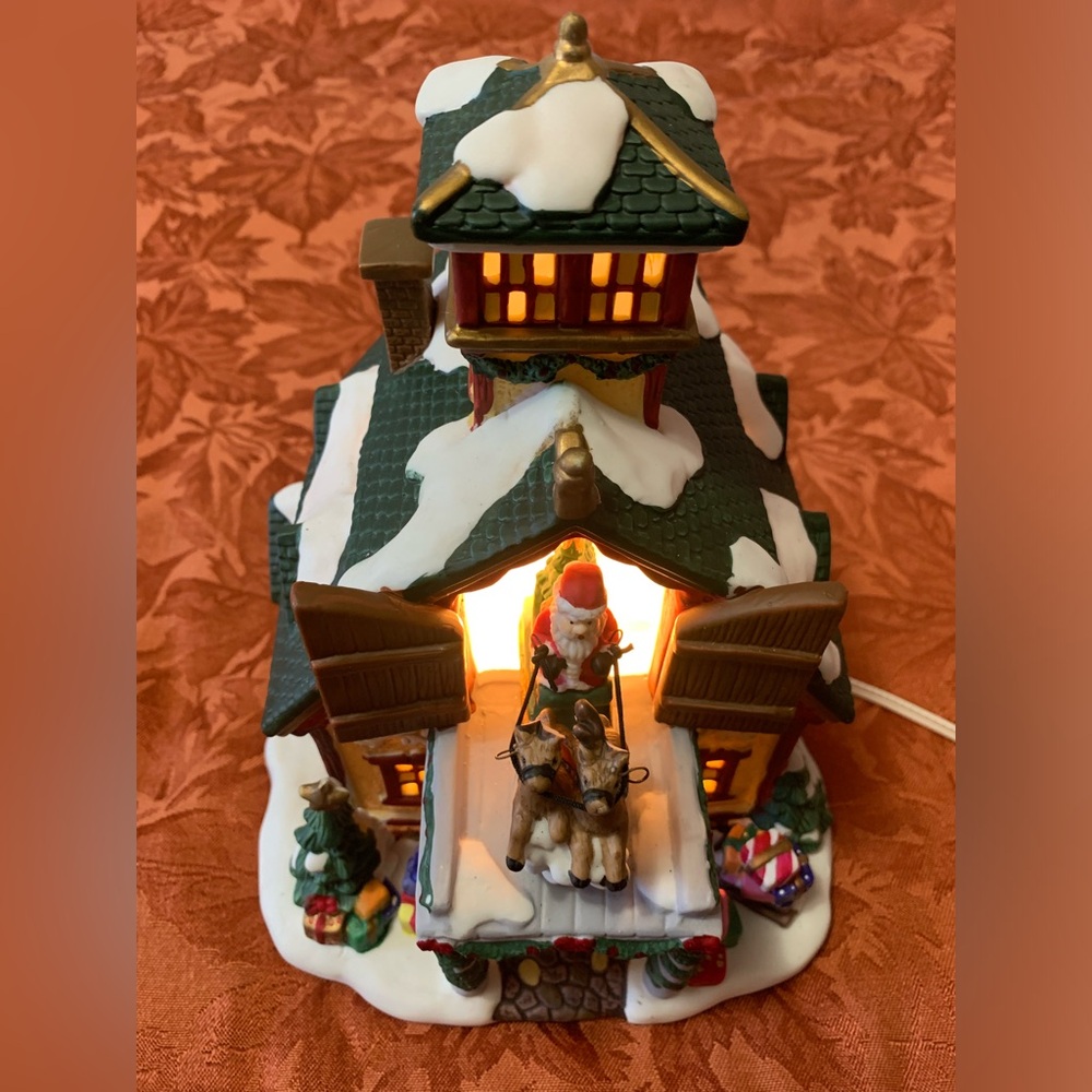 Vintage Holiday Home Accents Hand-Painted Porcelain Lighted Santa’s House
